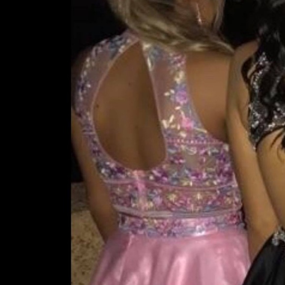 Prom dress - Picture 2 of 3